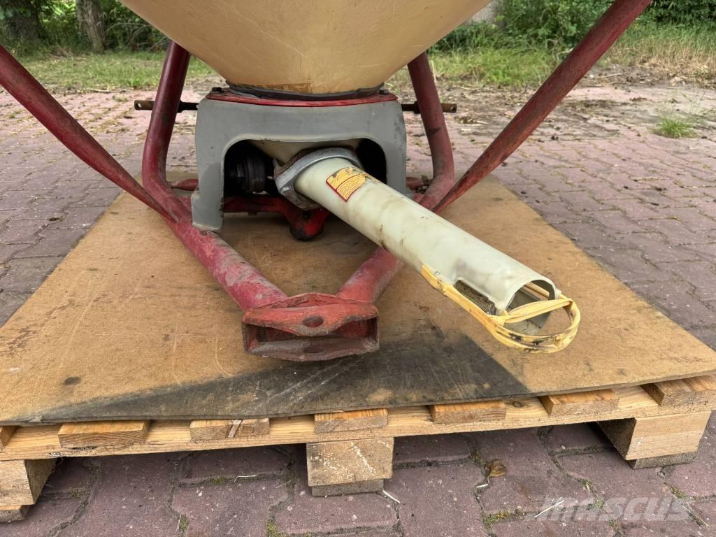 Vicon pendelstrooier Mineraldüngerstreuer