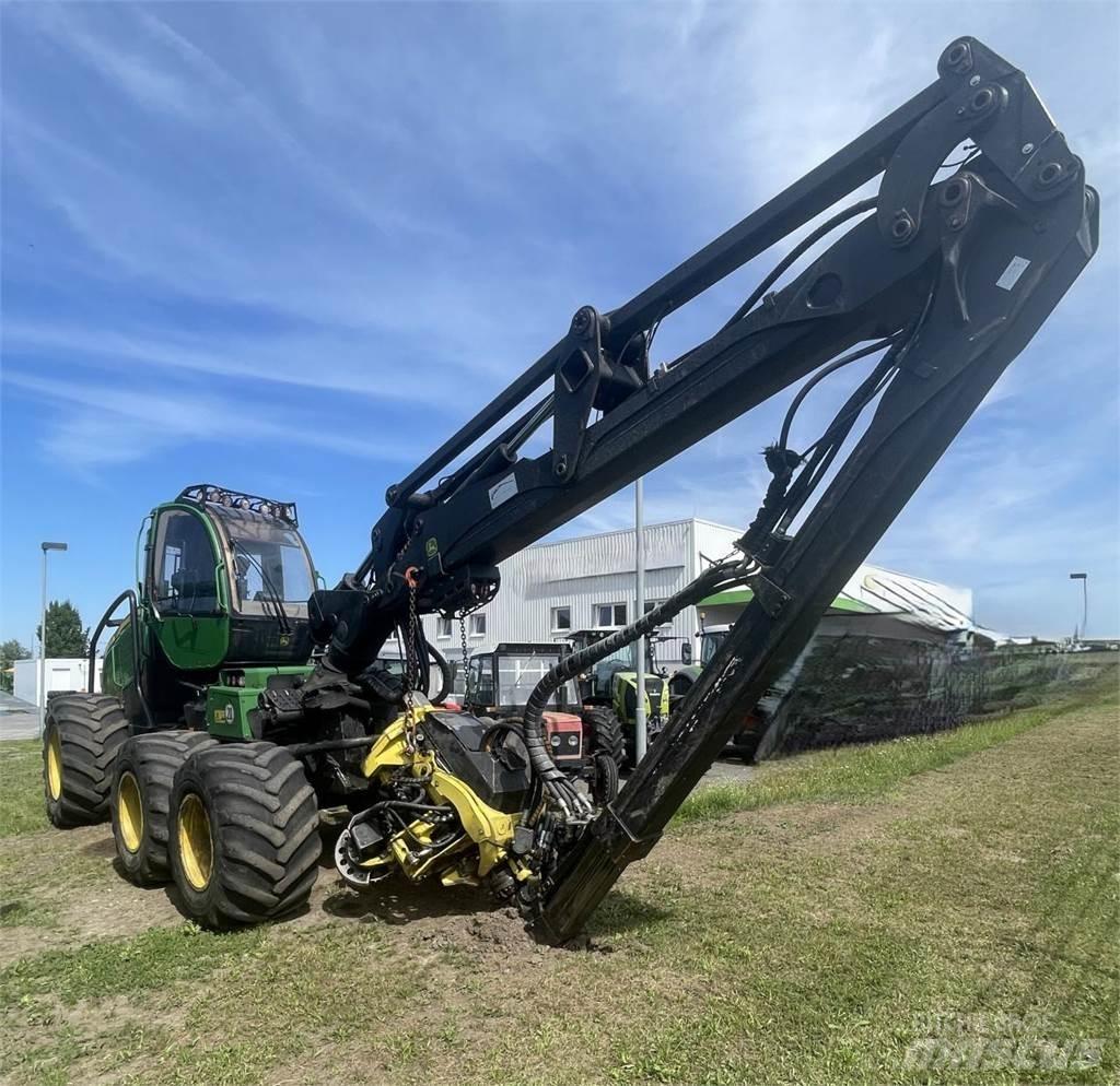 John Deere 1270 E Harvester