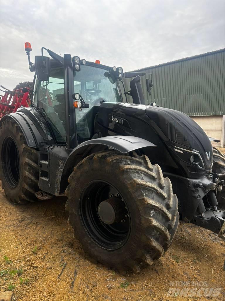 Valtra T 254 V Traktoren
