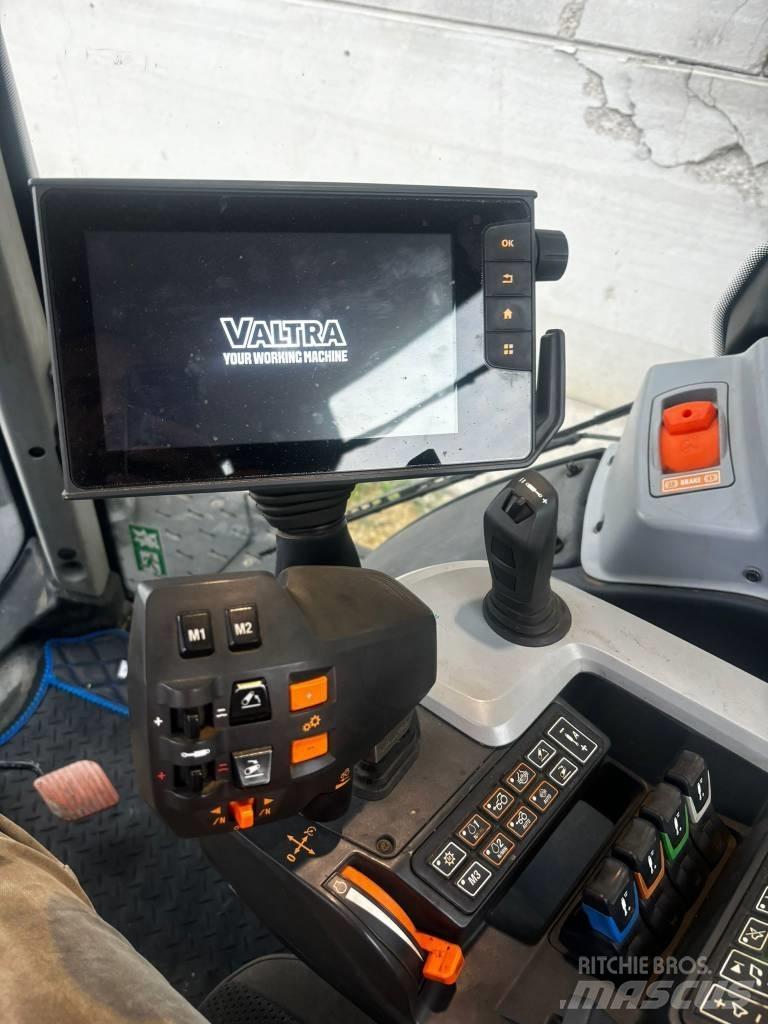 Valtra T 254 V Traktoren