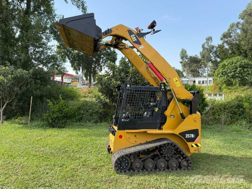CAT 257 B Laderaupen
