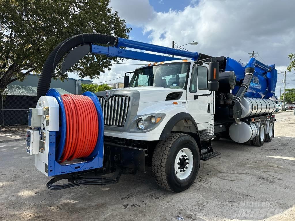 International 7500 Saug- und Druckwagen