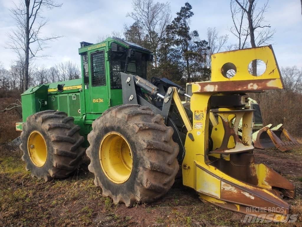John Deere 843 K Forstanhänger/Rückewagen