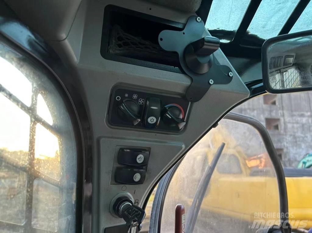 CAT 246 D Kompaktlader