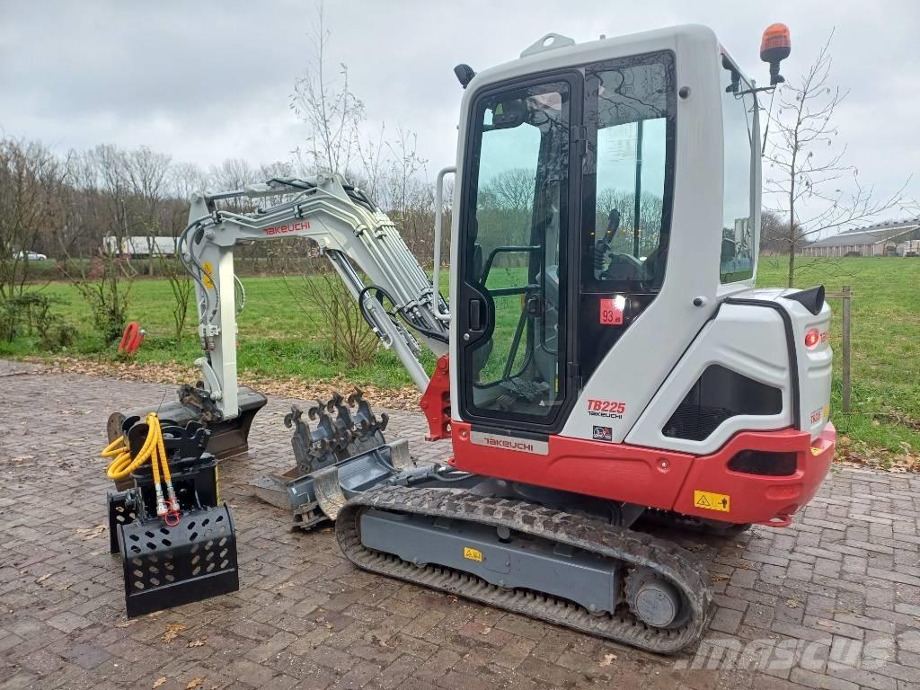 Takeuchi TB 225 Minibagger < 7t