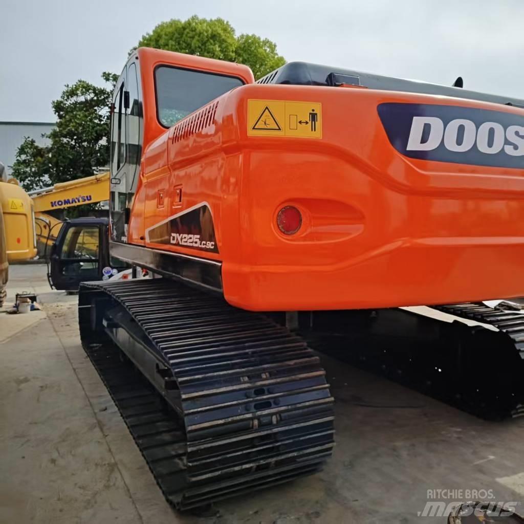 Doosan DX 225 Raupenbagger