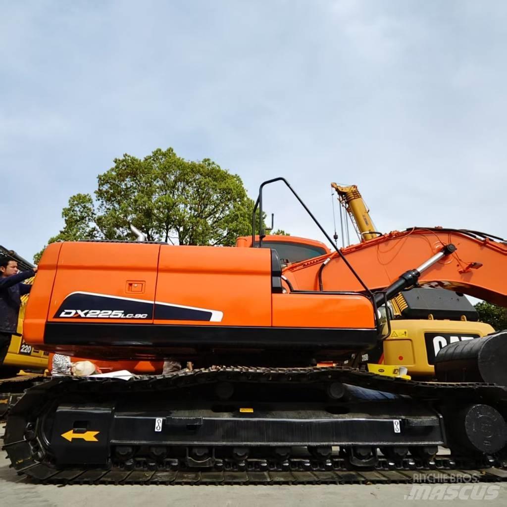 Doosan DX 225 Raupenbagger