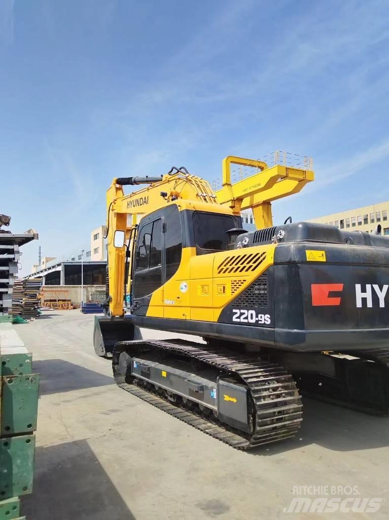 Hyundai R220LC-9S Raupenbagger