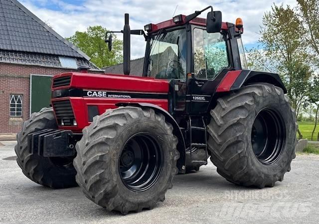 Case IH 1255 XL Traktoren
