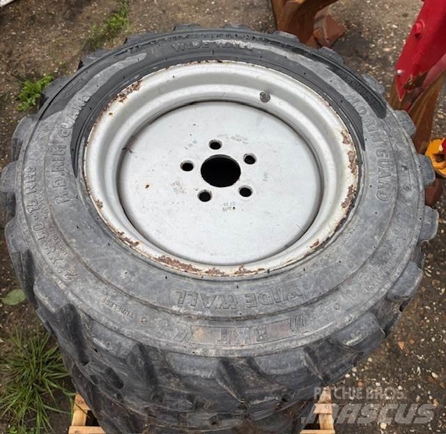  Set BKT 27x8.50-15 Reifen