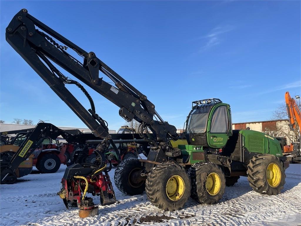 John Deere 1270E Harvester