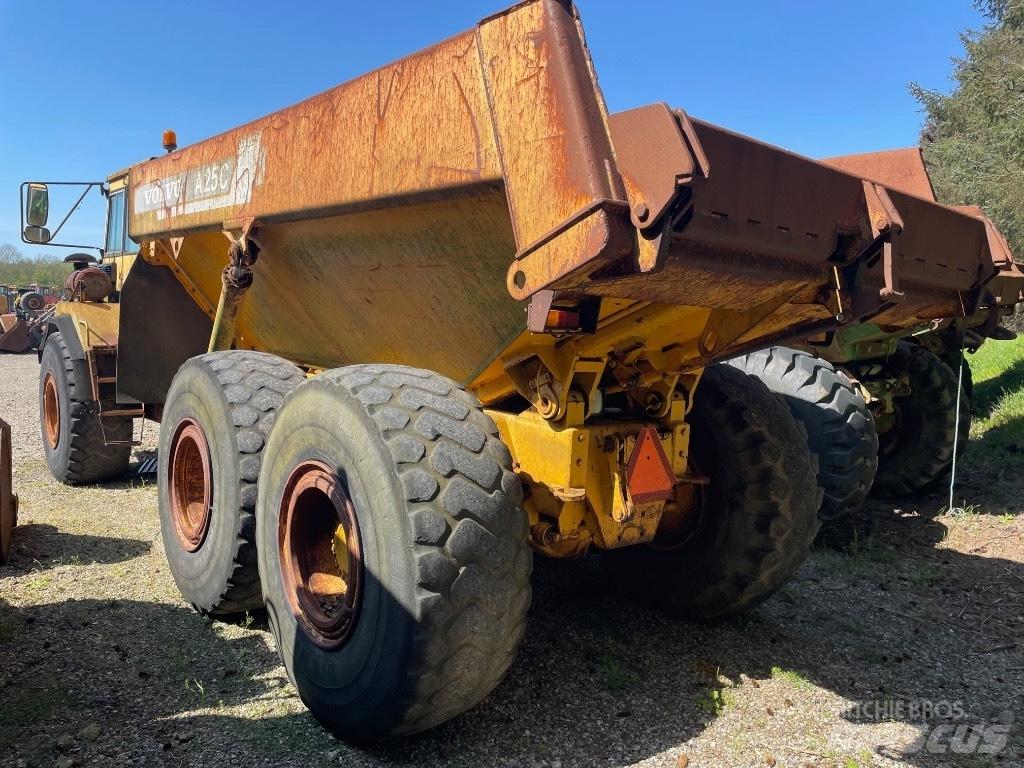 Volvo A25C Dumper - Knickgelenk