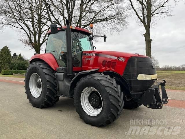 Case IH Magnum 250 Traktoren