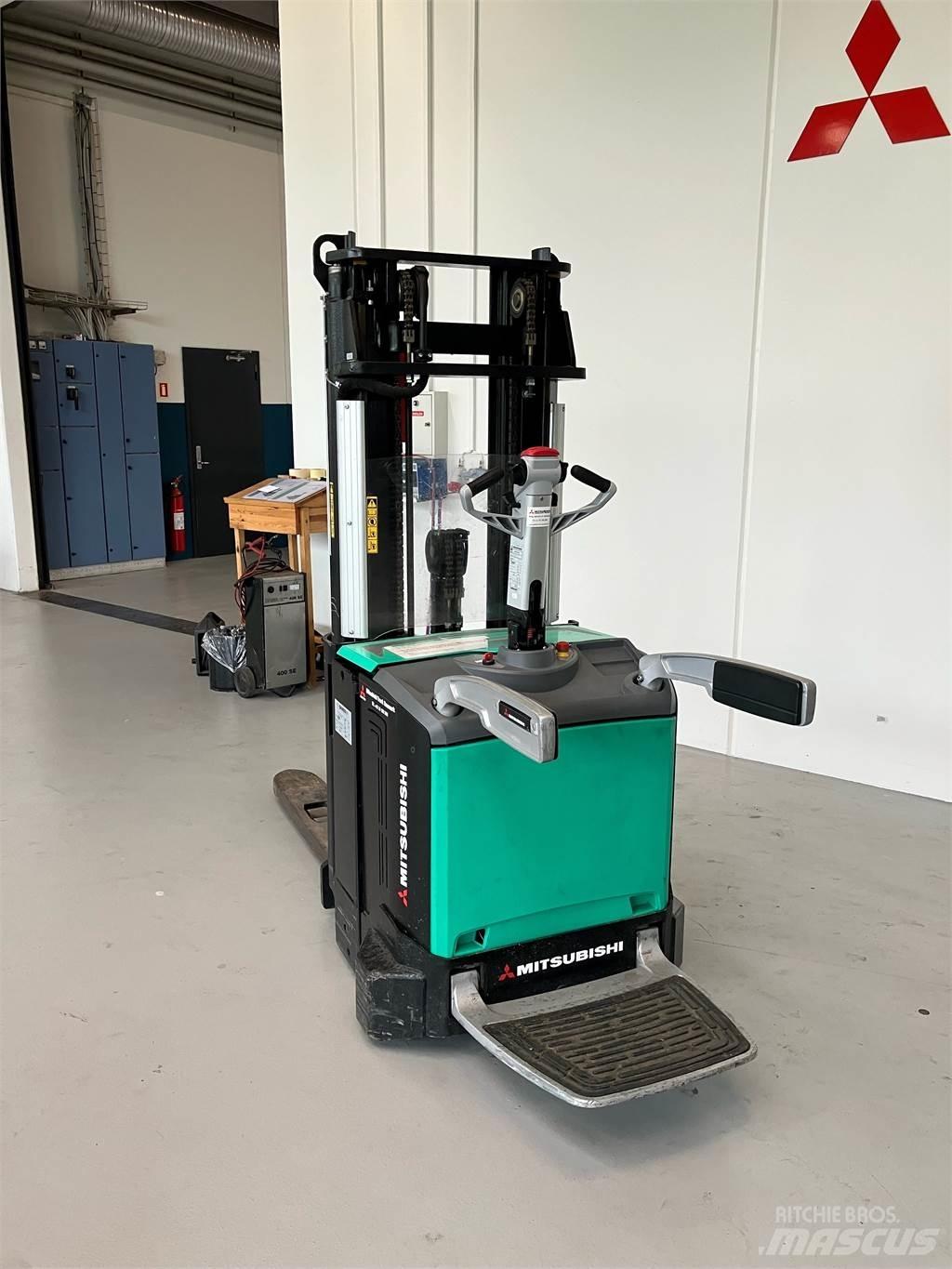 Mitsubishi SBV16N Gabelstapler mit Fahrerstand