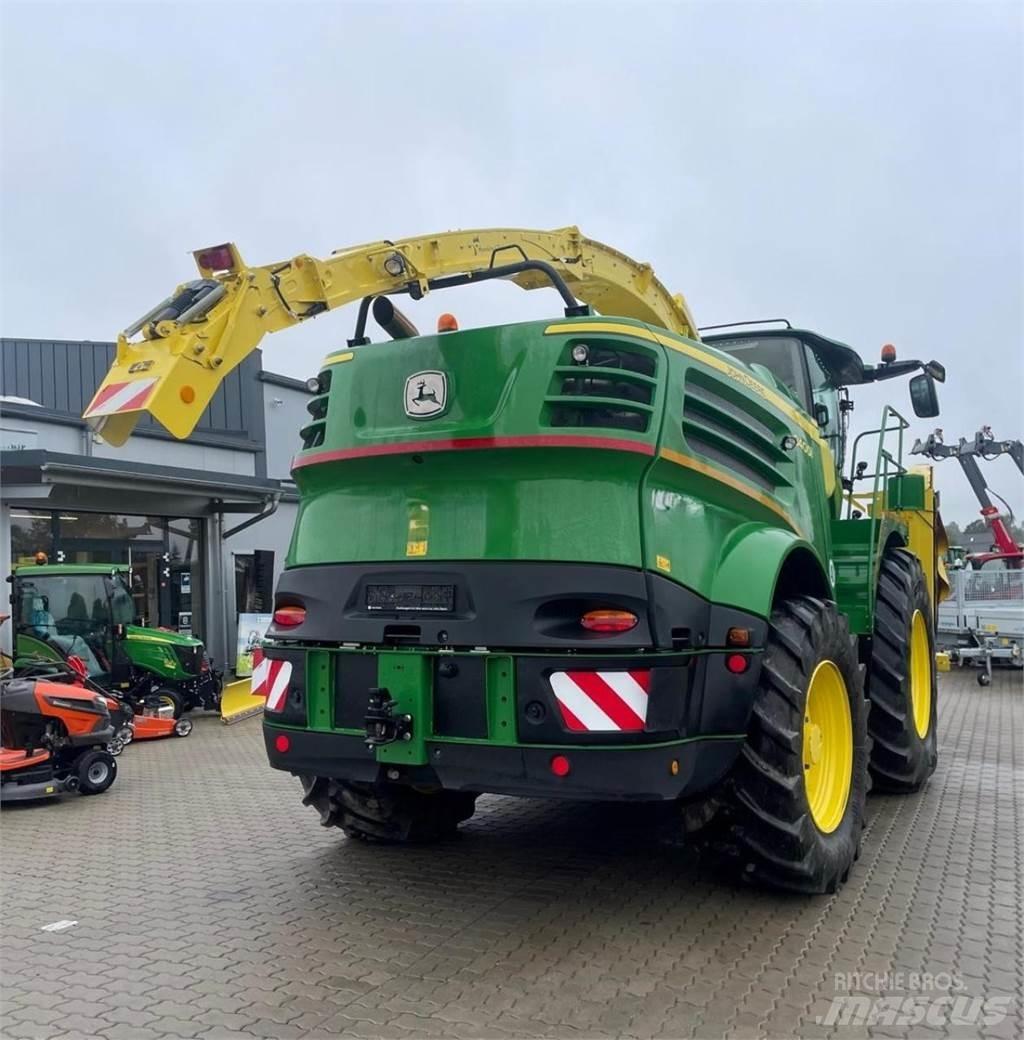 John Deere 8400 i Selbstfahrende Häcksler