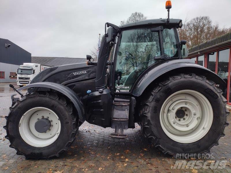 Valtra T 214 D Traktoren