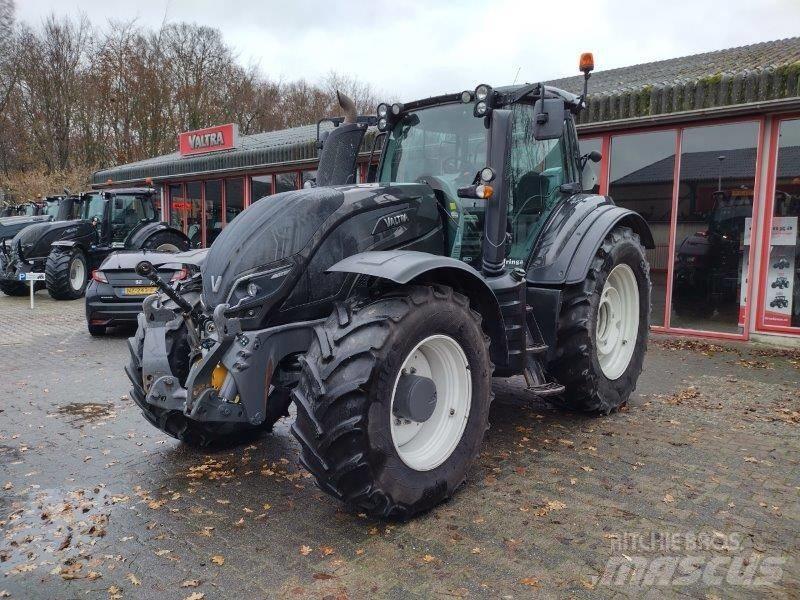 Valtra T 214 D Traktoren