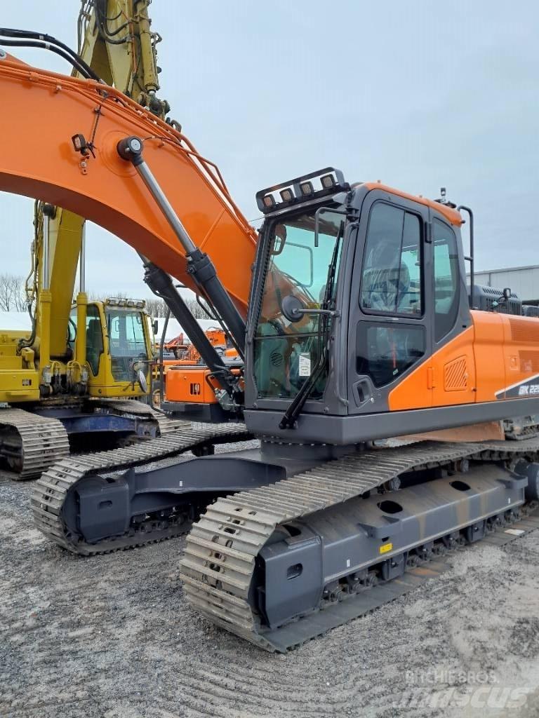 Develon DX 225 LC-7 Raupenbagger