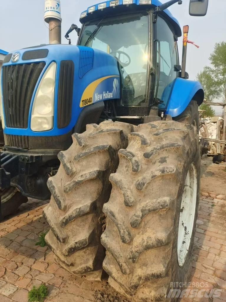 New Holland T8040 Traktoren