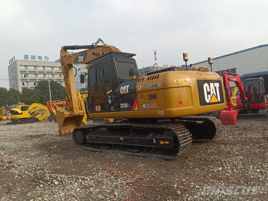 CAT 323 D2L Raupenbagger