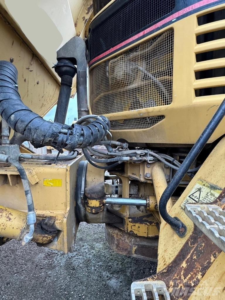 CAT 730 Dumper - Knickgelenk