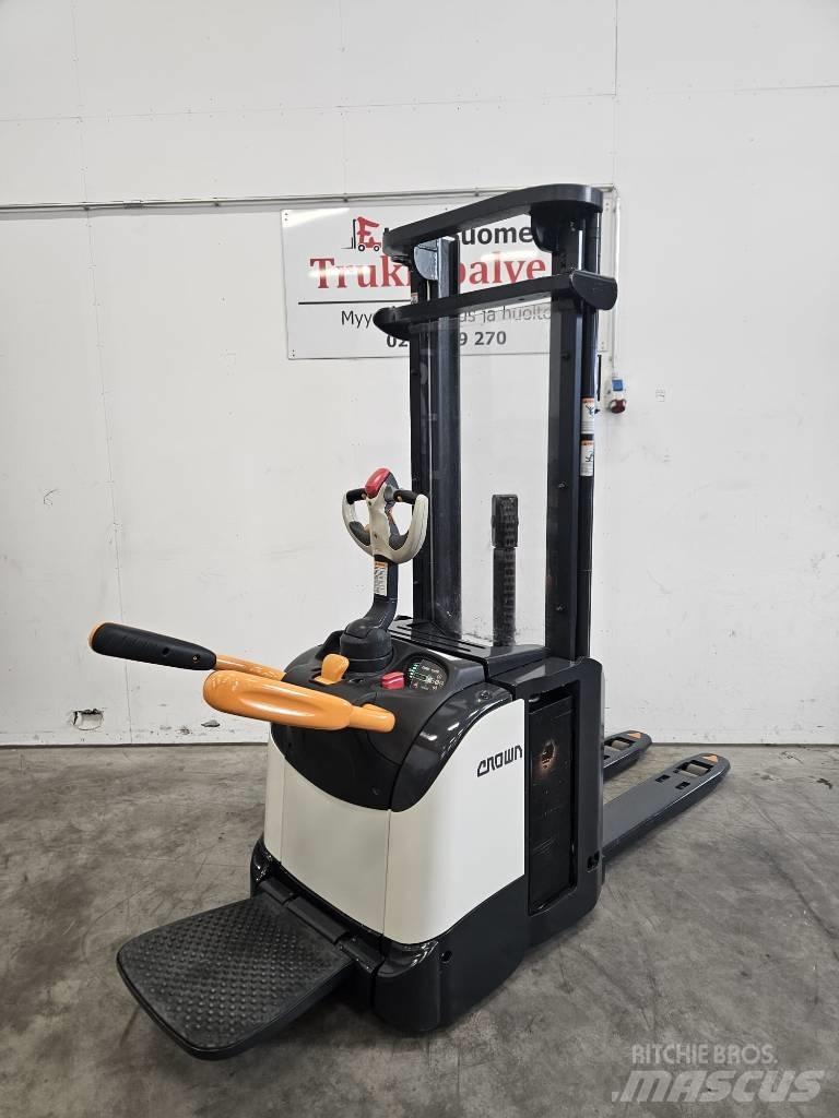 Crown ETi 4000 1.6 Zelfrijdende stapelaars