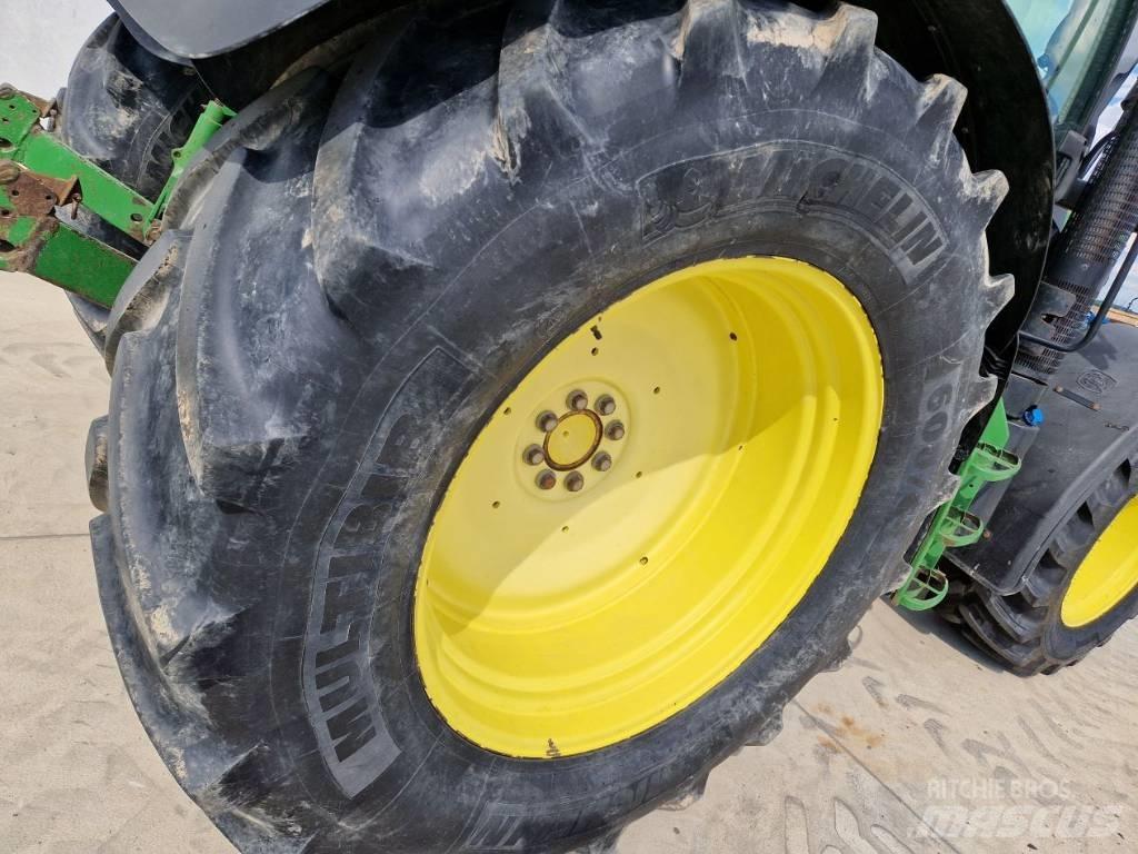 John Deere 6115 R Traktoren