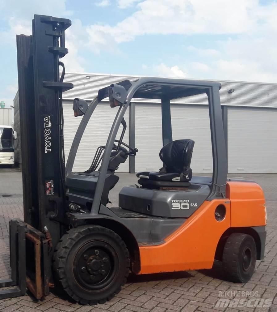 Toyota 8 FD F 30 Diesel heftrucks