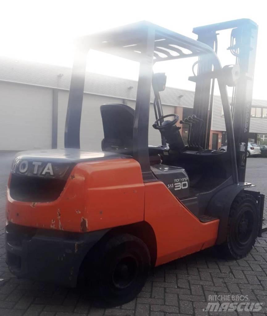 Toyota 8 FD F 30 Diesel heftrucks