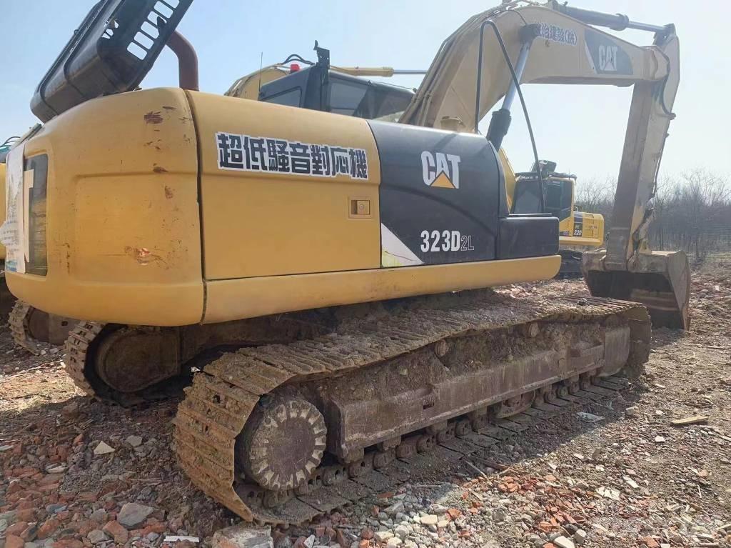 CAT 323D2 Raupenbagger