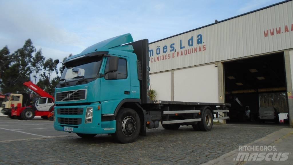 Volvo FM 9 300 Pritschenwagen/Pritschenwagen mit Seitenklappe