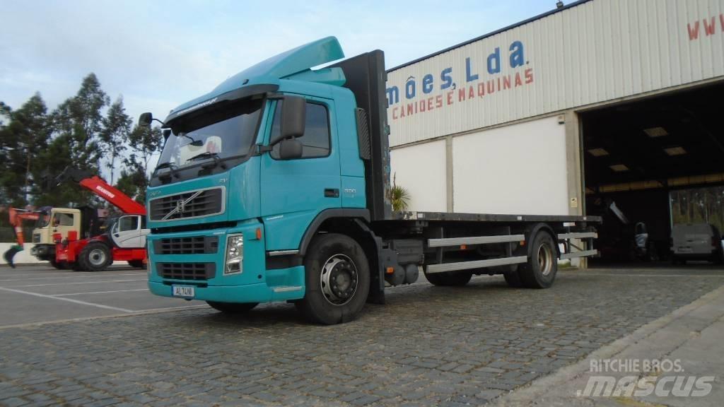 Volvo FM 9 300 Pritschenwagen/Pritschenwagen mit Seitenklappe