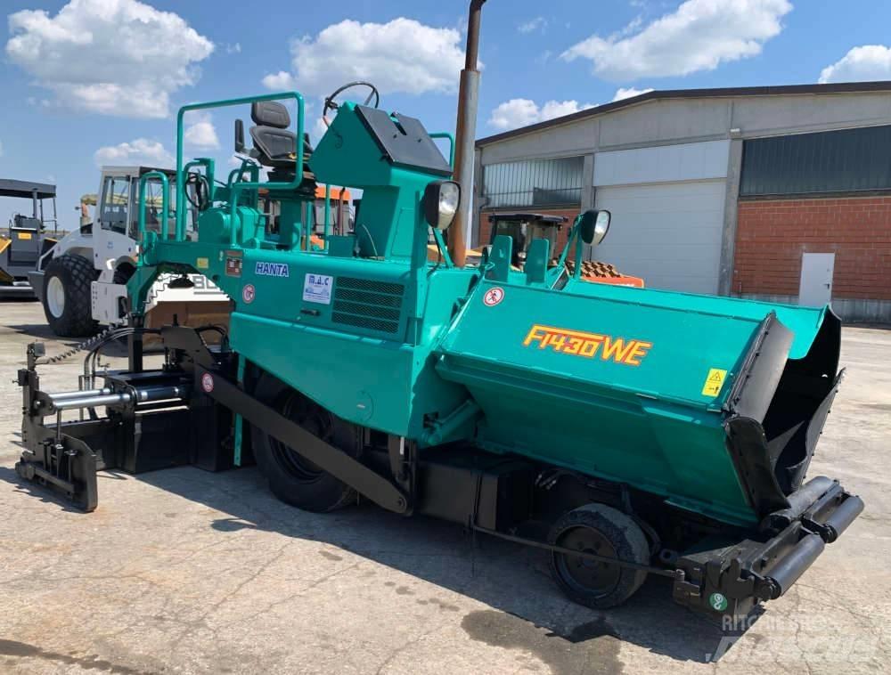 Hanta F 1430 WE Strassenfertiger