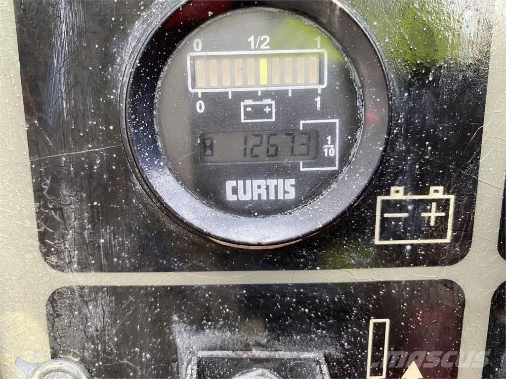 JLG E450AJ Gelenkteleskoparbeitsbühnen