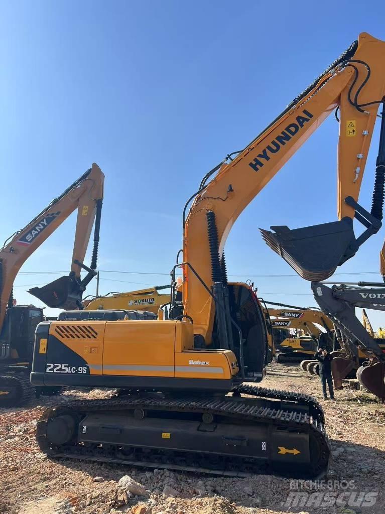 Hyundai 225-9 Raupenbagger