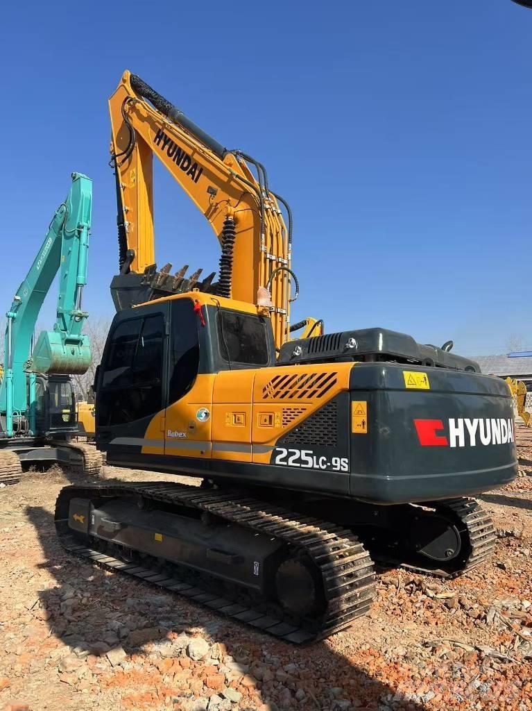 Hyundai 225-9 Raupenbagger