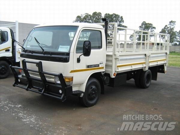 Nissan Cabstar Pritschenwagen/Pritschenwagen mit Seitenklappe