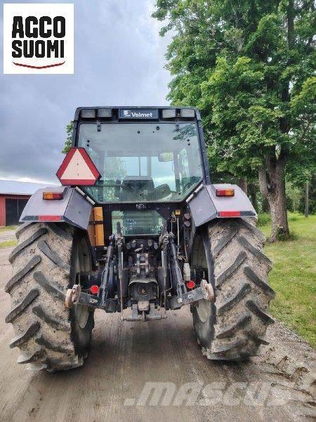 Valtra 8400 Traktoren