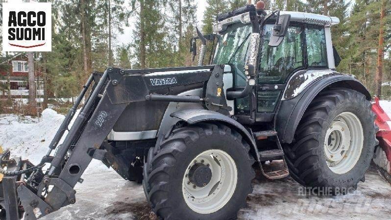 Valtra M150 Traktoren