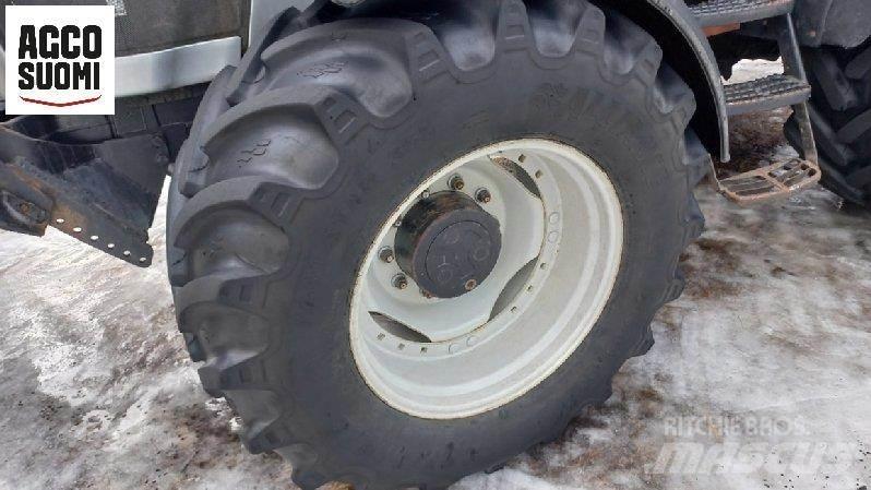 Valtra M150 Traktoren