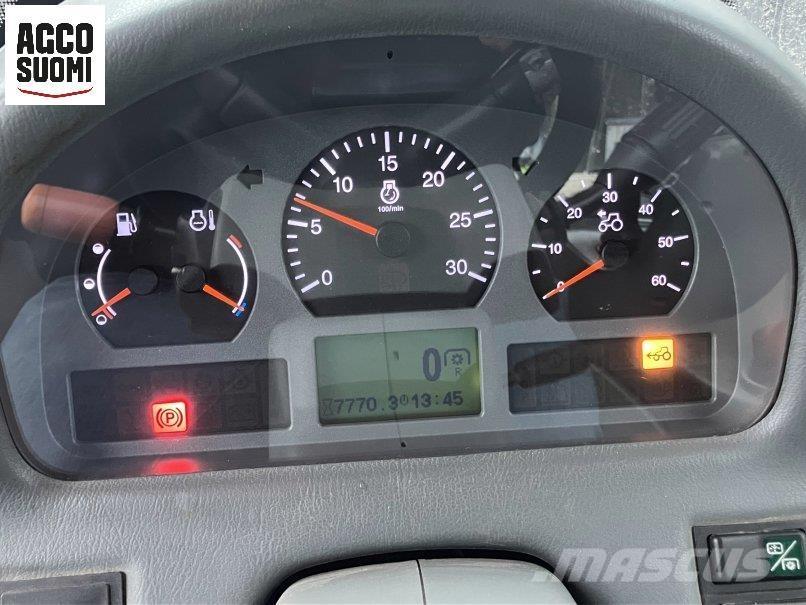 Valtra N121A Traktoren