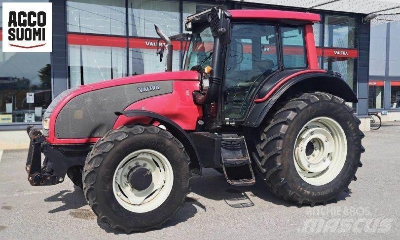 Valtra T151 A Traktoren