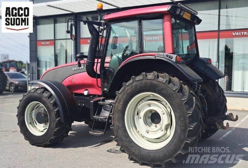 Valtra T151 A Traktoren