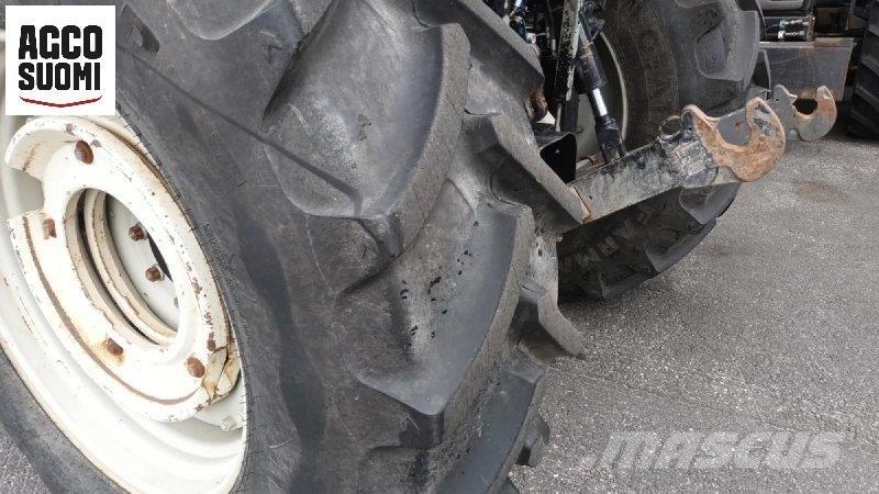 Valtra T151 H Traktoren