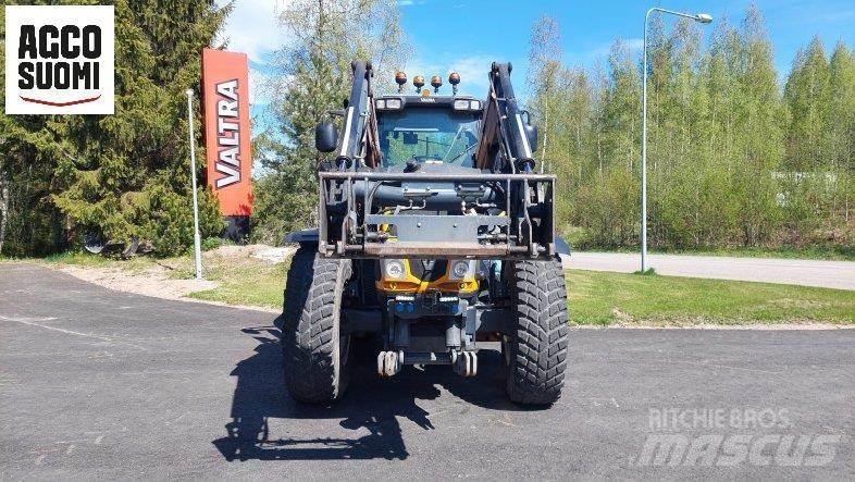Valtra T153 H Traktoren