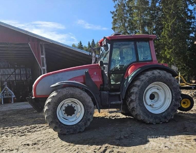 Valtra T180 Traktoren