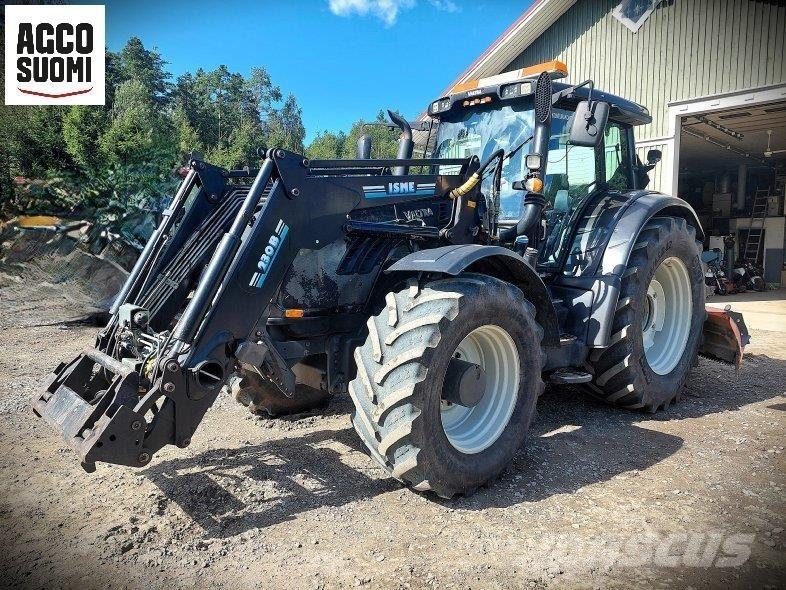 Valtra T213 VERSU Traktoren