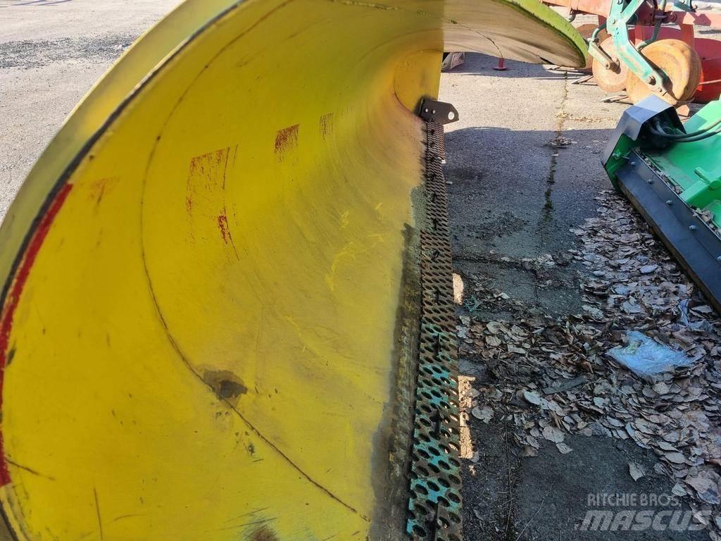 Ajax 3900 Schneeschilde und -pflüge