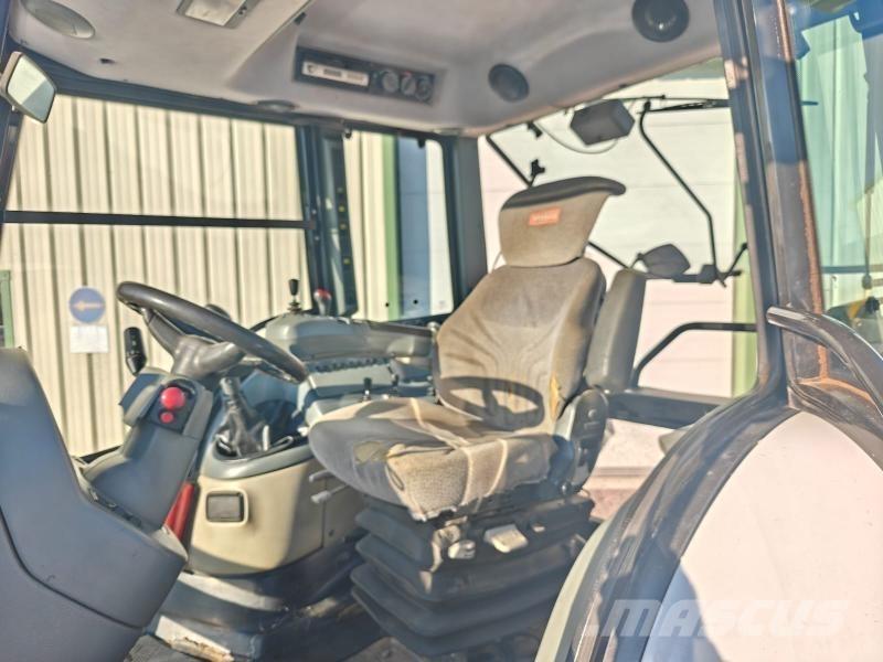 Valtra T120 Traktoren