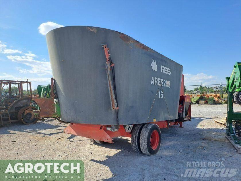 Ares 16 κυβικά Traktoren